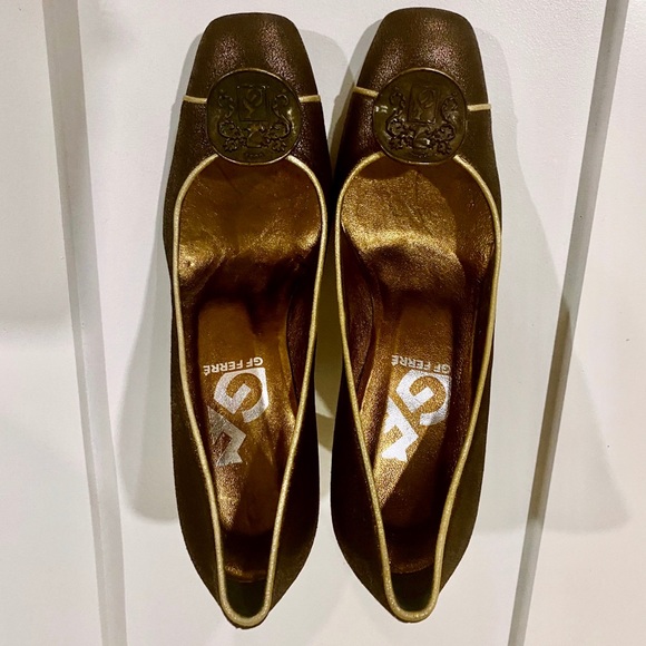 Gianfranco Ferre Bronze Leather Medallion Heels - Picture 6 of 7